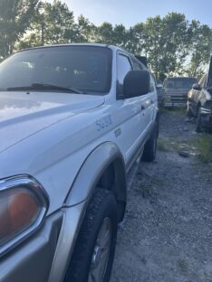 2002 MITSUBISHI MONTERO