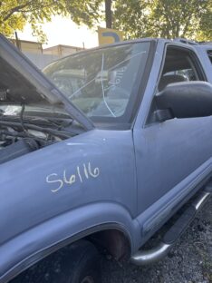 2001  CHEVROLET BLAZER S10