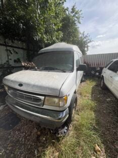 2001 FORD E 150 VAN