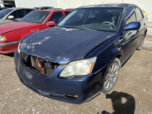 2005 TOYOTA AVALON